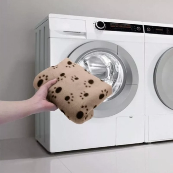 Koc dla zwierząt wzór w łapy