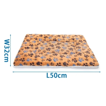 Kolorowa poduszka flanelowa wzór w łapy 50x32